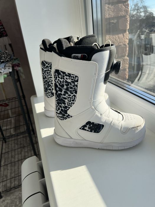 Сноубордичне жіноче взуття