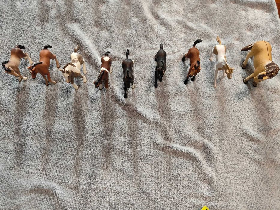 figurki schleich źrebaki