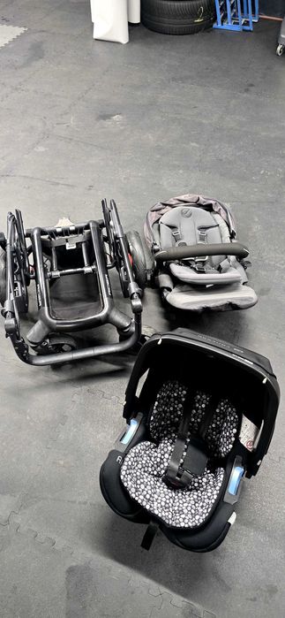 Carrinho de bebe 2 em 1  jane