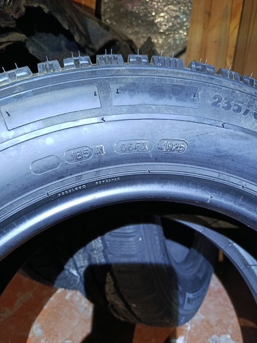 Гума нова, зимова.