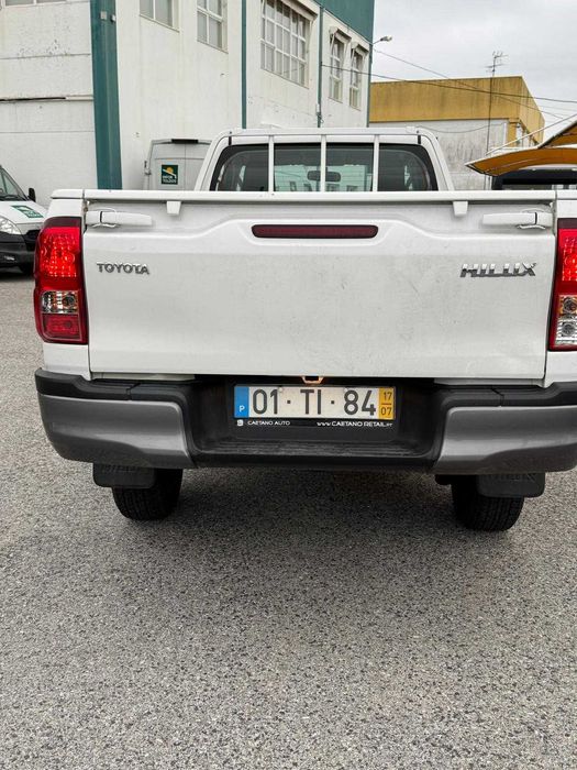 Toyota Hilux com Plataforma Elevatória até 30mts