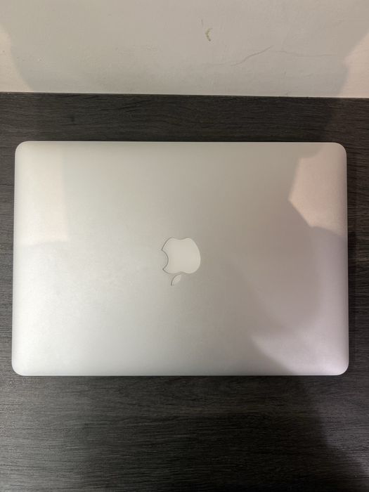 MacBook Air 13” i5 | 8GB RAM | 256GB SSD | Como Novo