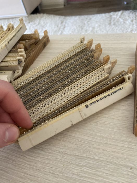 Скуп радиодетелей, плат, осцилографы, разьёмы