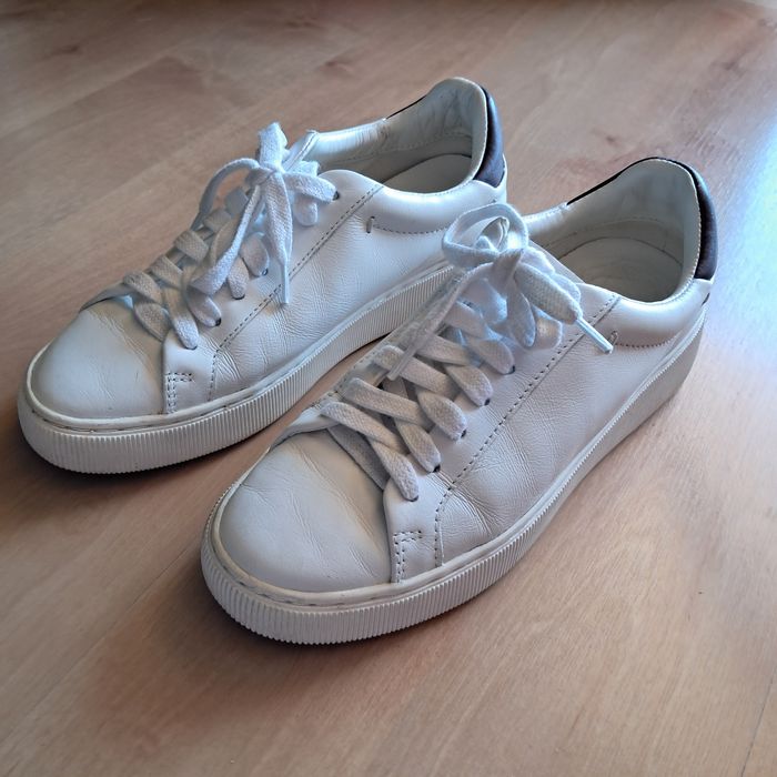Białe sneakersy z miękkiej skórki naturalnej Massimo Dutti 36