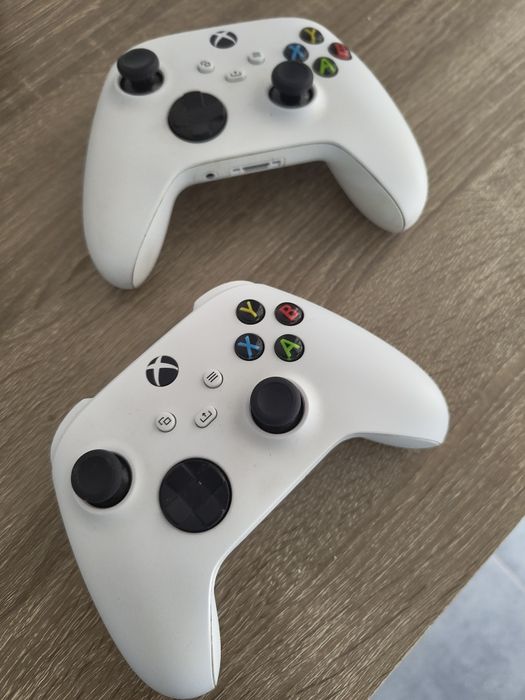2 comandos XBOX Series com stick drift