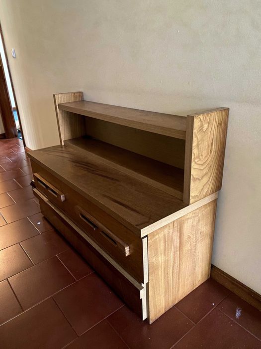 Conjunto cama + mesinhas de cabeceira + móvel de arrumação