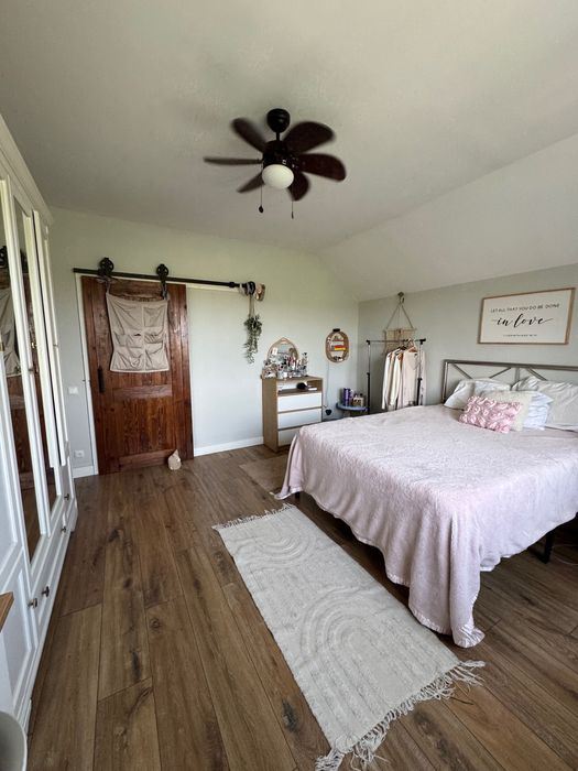 Продаж двоповерхового будинка з ремонтом та меблями