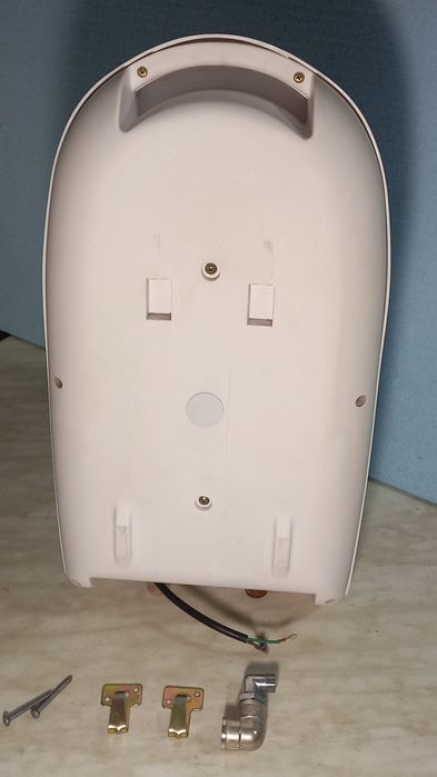 Продам електричний однофазний бойлер на 12л