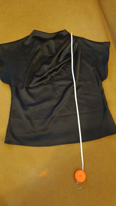 Elegancka czarna koszulka