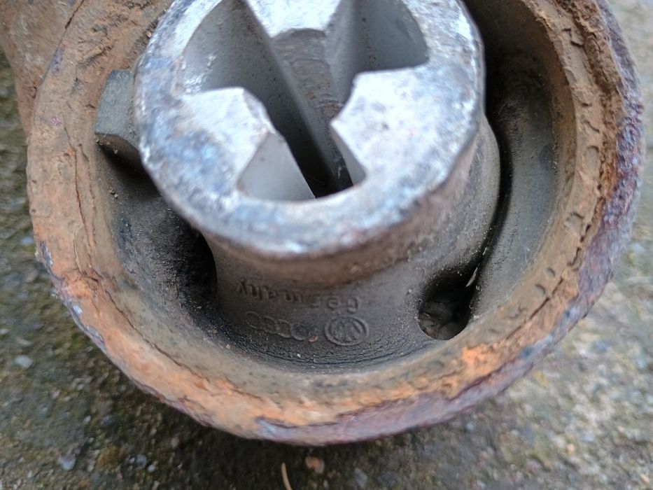 Задня балка Volkswagen Polo 3 Поло оригінальні сайлентблоки