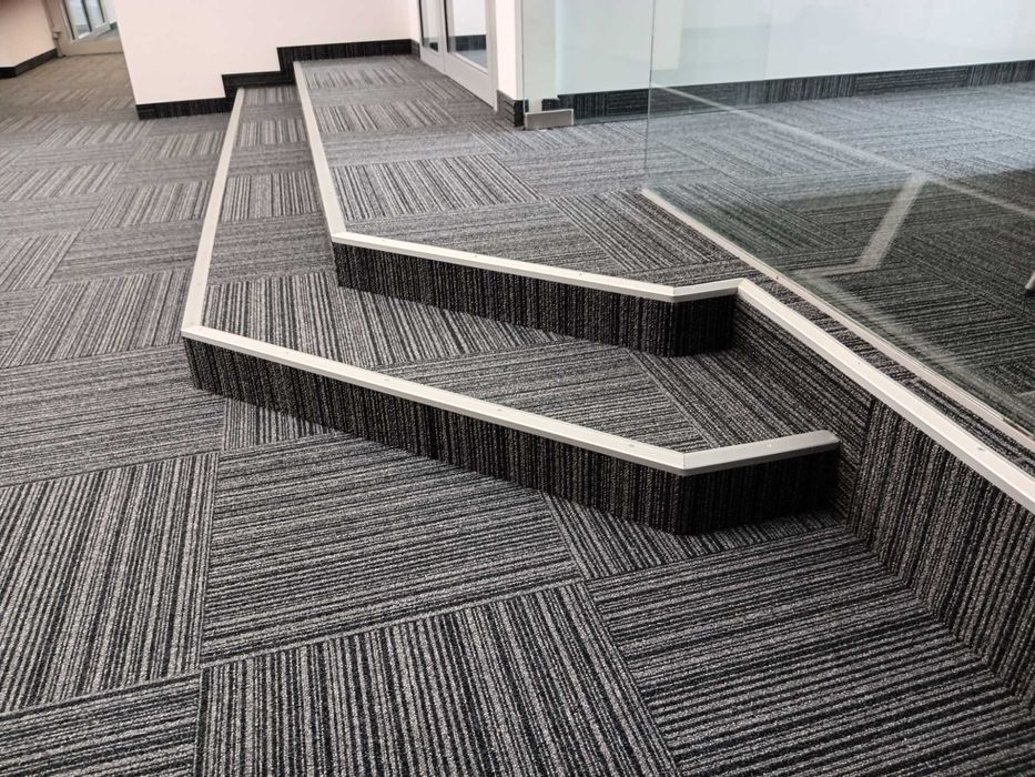 Montaż wykładzin podłogowych