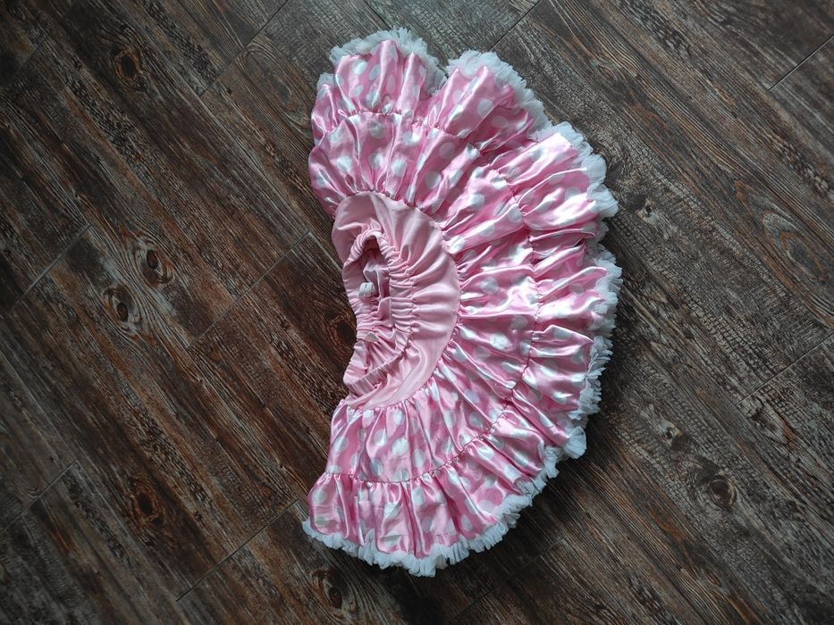 Śliczna spódniczka mini gęsta rozkloszowana