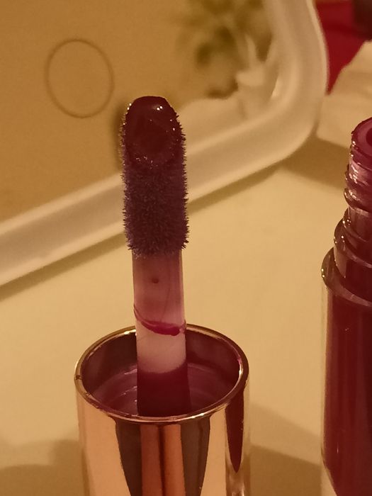 REVOLUTION Pout Bomb błyszczyk w odcieniu Daring ||| lip gloss bordowy