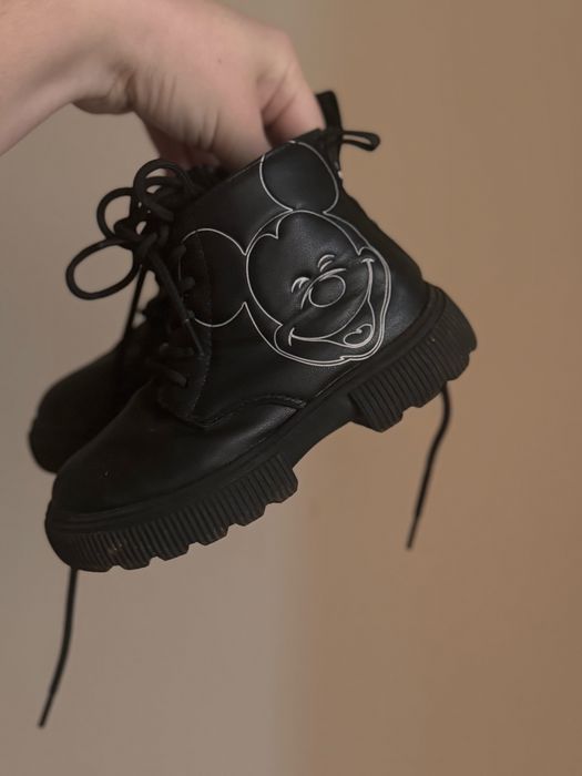 Черевики zara для дівчинки міккі маус