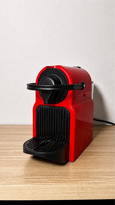 Maquina Nespresso - Inissia Red - Café Krups