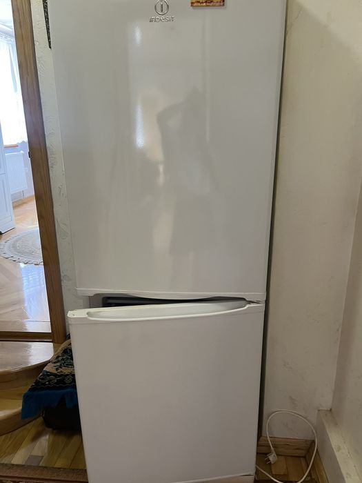 Продаж холодильника,б/у в робочому стані.Івано-Франк. обл.с.Оболоня...