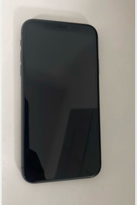 iPhone preto 11 como novo com películas de proteção e capa