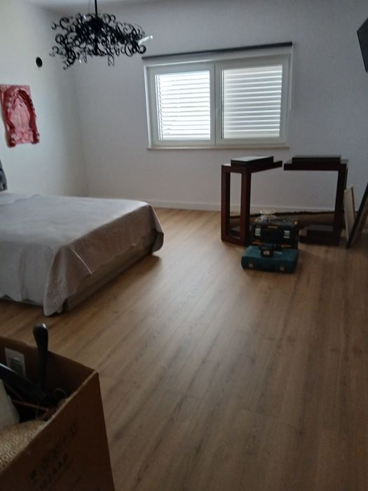 Aplicação de pavimento Flutuante, Portas e rodapés.