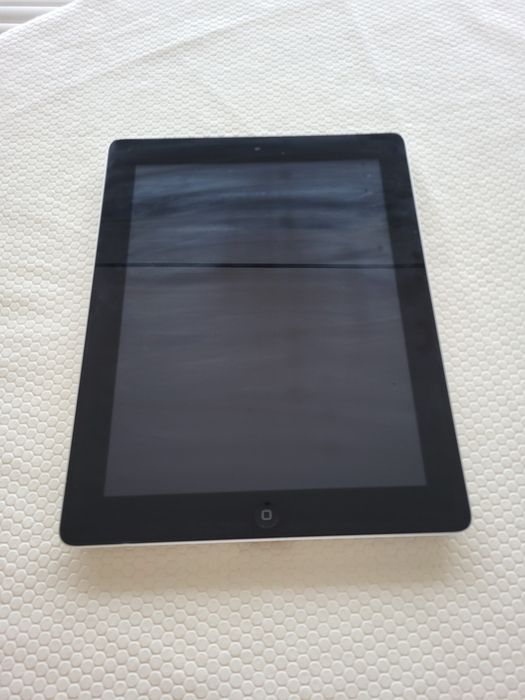 Broken iPad 3 Tablet64170296141954120