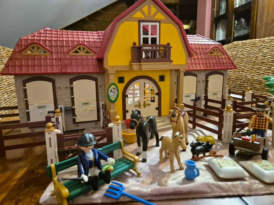 Playmobil 5221 bardzo duza stadnina koni