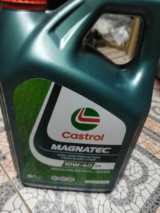 Castrol 10w40 4L.моторна олива ORIGINAL