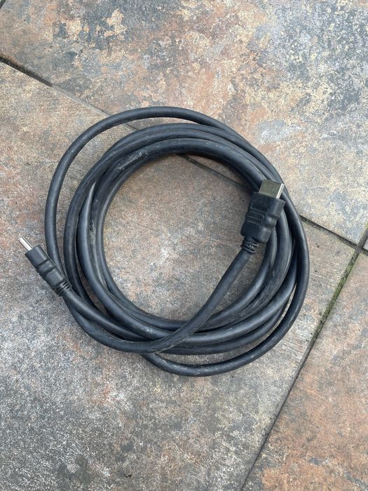 Cabos HDMI não usados