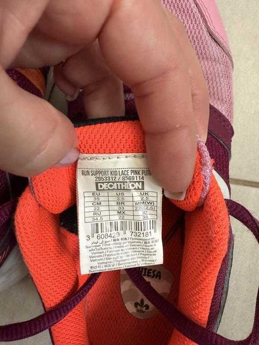 Легкі і зручні кросівки decathlon
