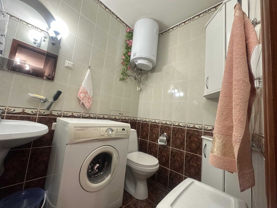 В продаже двухкомнатная квартира в центре города