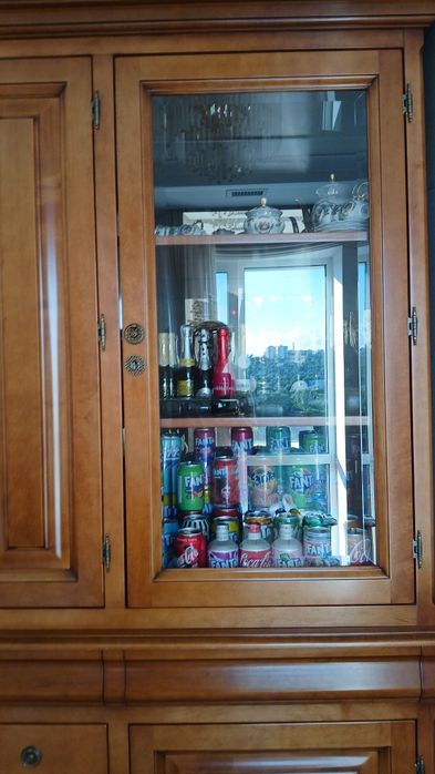 Мебель из натурального дерева в ухоженном  состоянии .
