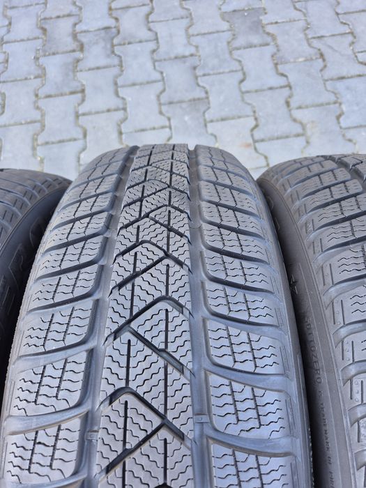Opony Pirelli 205 60 R17