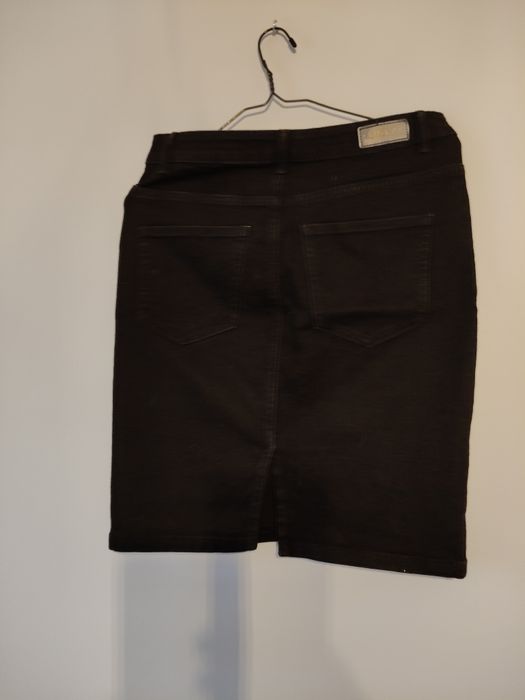 Czarna spódniczka jeansowa w rozmiarze M marki Only