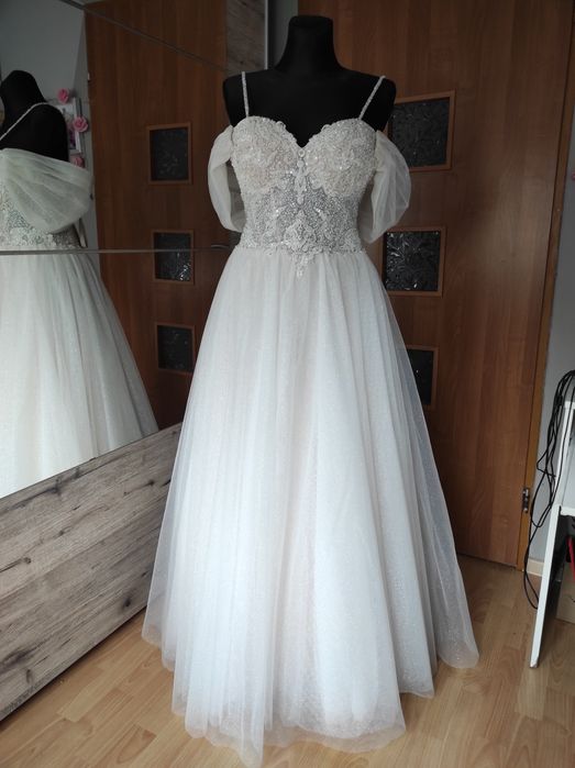Przepiękna suknia ślubna plus welon