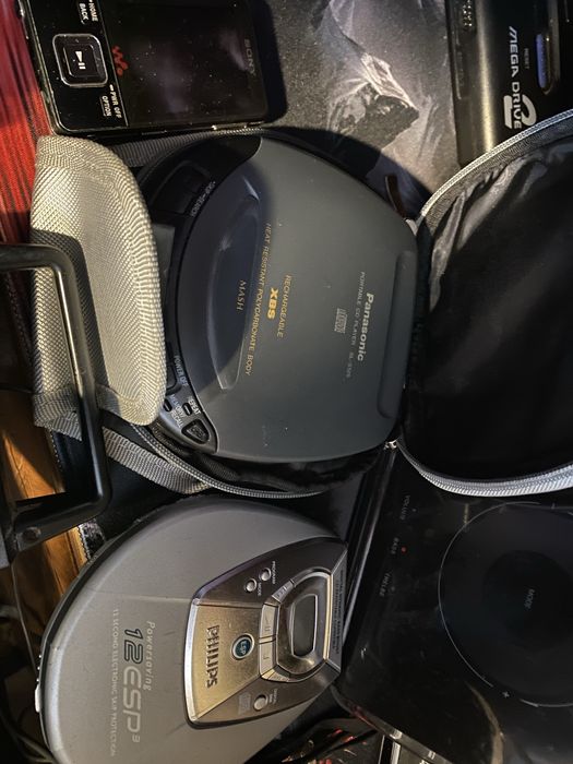 Лот працюючих плеєрів