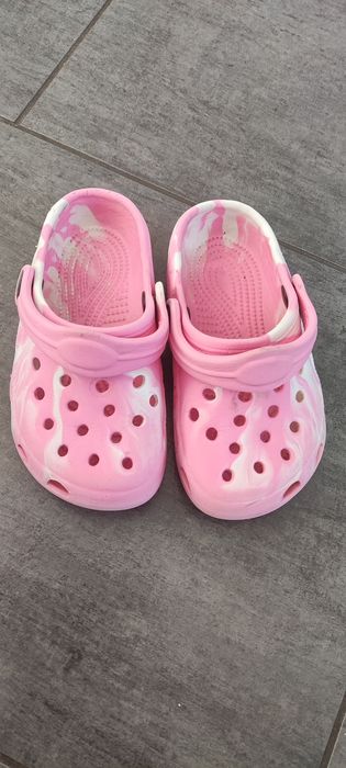 Pianki, buty dla dziewczynki, rozmiar 25. Kapcie.