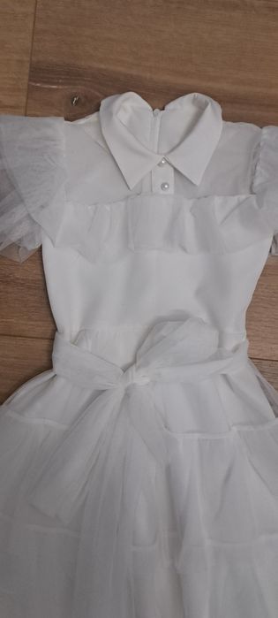 Sukienka biała z elementami tiulu 134