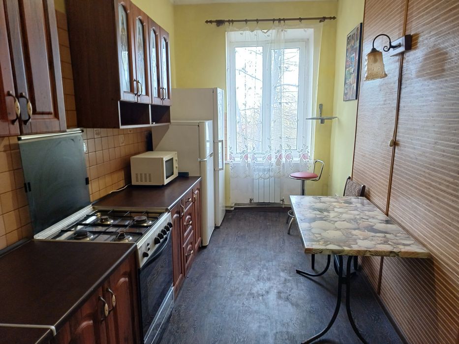 Сдам 2кв4/5 АО сталинка Васильевская 11000 грн.