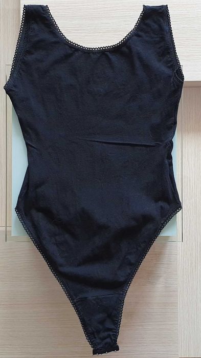 Body czarne bez rękawów M