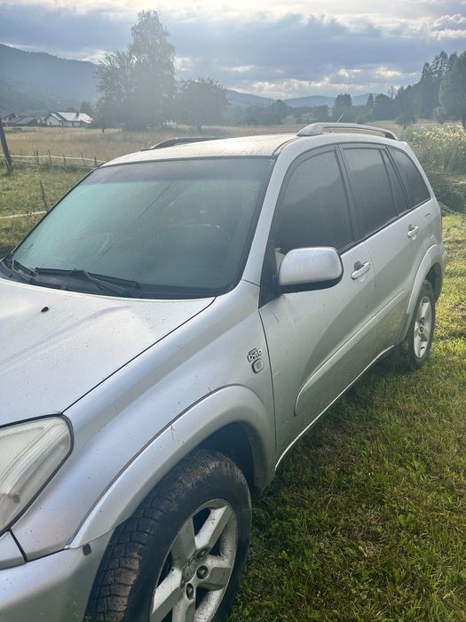Samochód marki Toyota rav4
