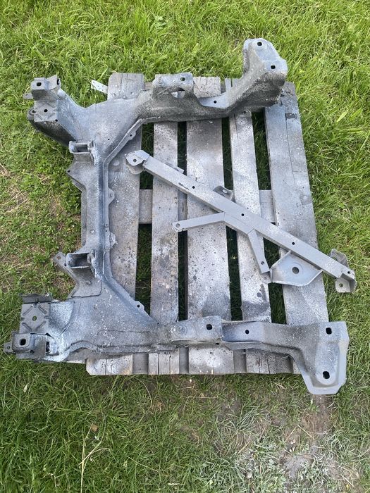 Передняя  балка подрамник Mercedes w168 A140 A160 A170 А класс