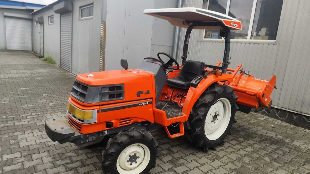 Japoński traktorek Kubota GT 5 z glebogryzarką 150 4x4 23 KM Wspomaganie