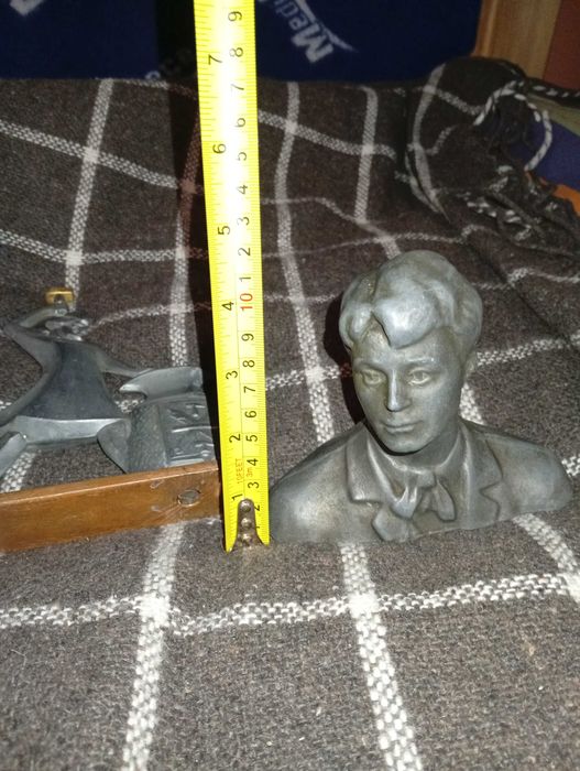 Лот 3 бюста Ленина, бюст Есенина, статуи Ленина и молотоборца