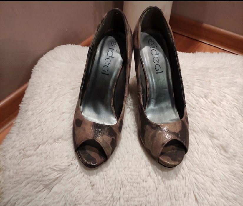 Buty na szpilce czółenka