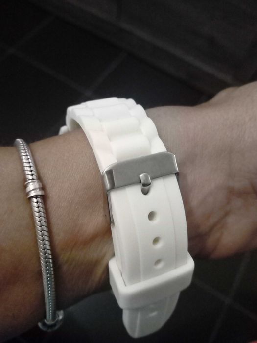 RELÓGIO de PULSO, marca NEO N-T, bracelete em branco, com calendário