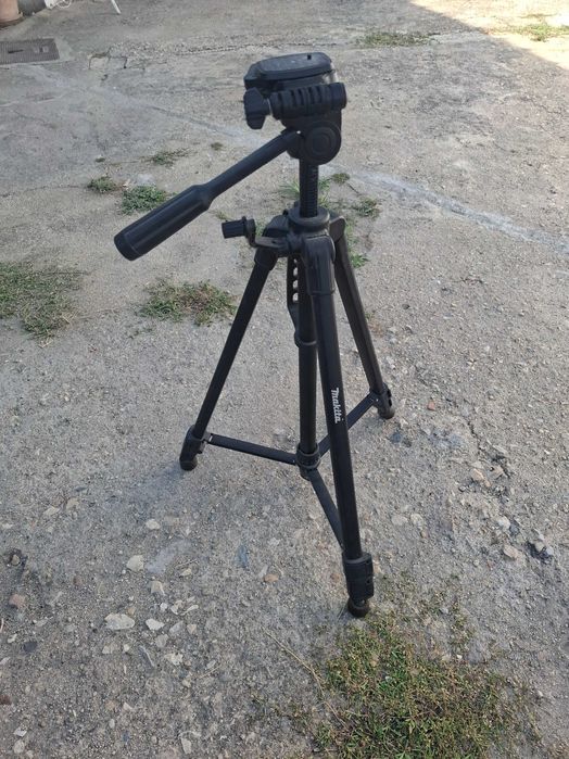 Tripé da marca Maquita