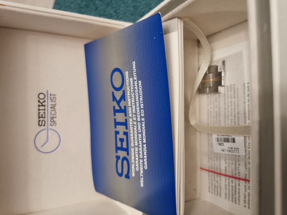 Seiko Sapphire 100M water resisit