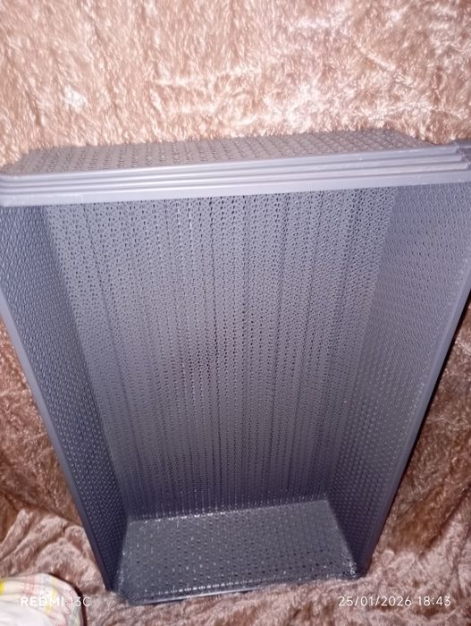 1 cesto  IKEA  perfeito  para organizar a sua roupa no guarda roupa