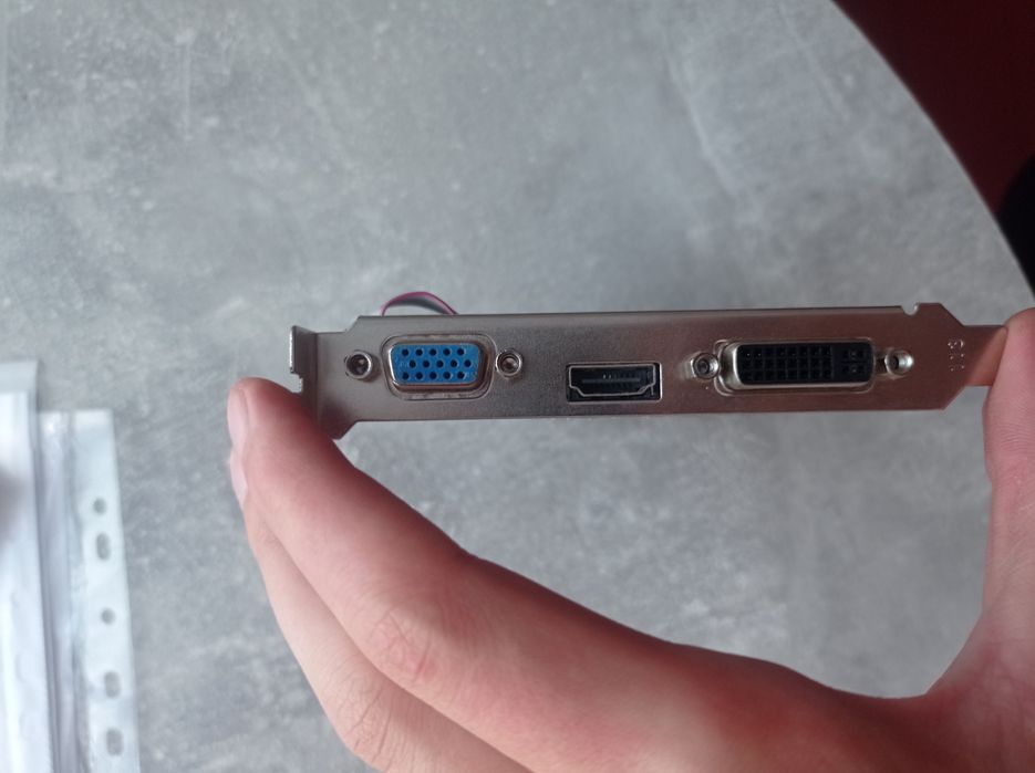 Відеокарта AFOX Radeon R5 220 2GB DDR 3