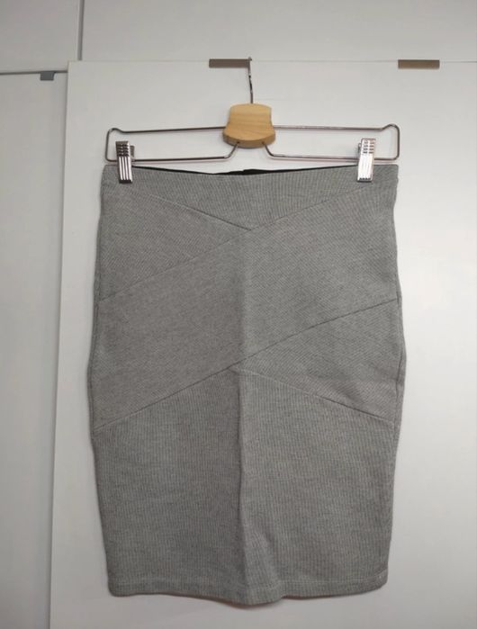 Szara spódnica Stradivarius 38/M prosta spodnica krotka spódnica M
