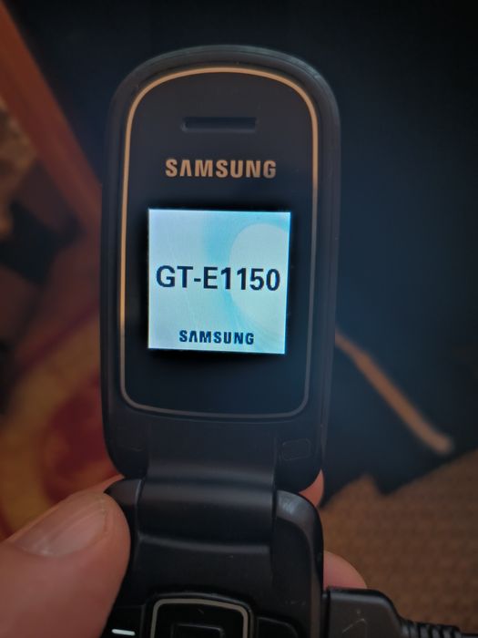 Кнопочная раскладушка Samsung E-1150