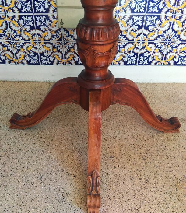 Mesa artesanal vintage extensível (opção cadeiras)